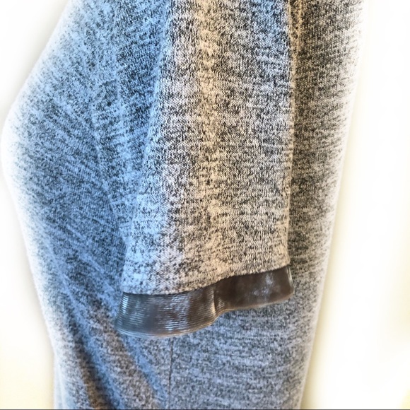 GAP grey velvet trimmed tee size small - Picture 4 of 8